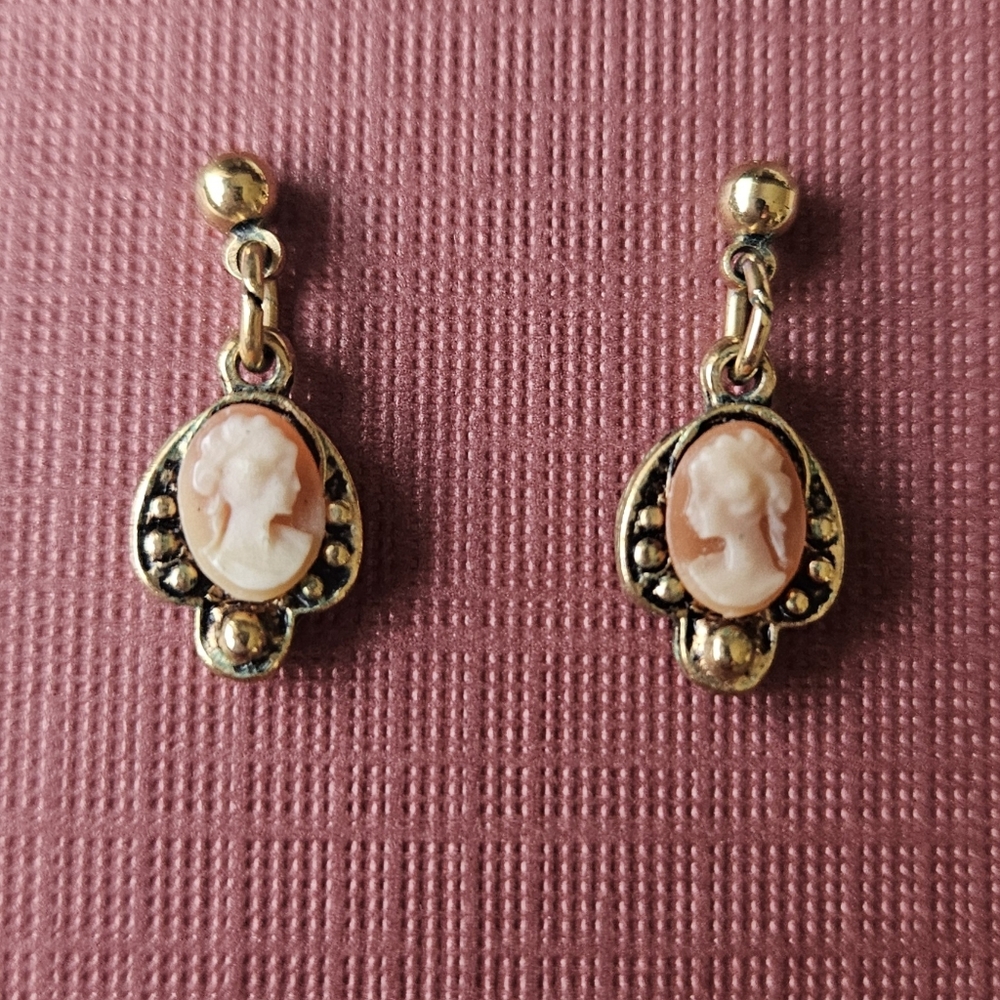 #150 Vintage Cameo Drop Earrings